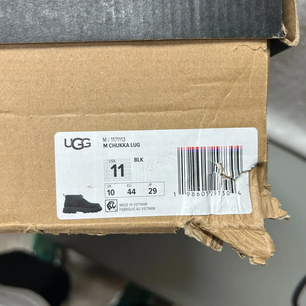 UGG Mens Size 11 Black Chukka Lug Suede Leather Boots